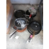Image 1 : 16 Piece Lot of Assorted Pots & Non-Stick Fry Pans