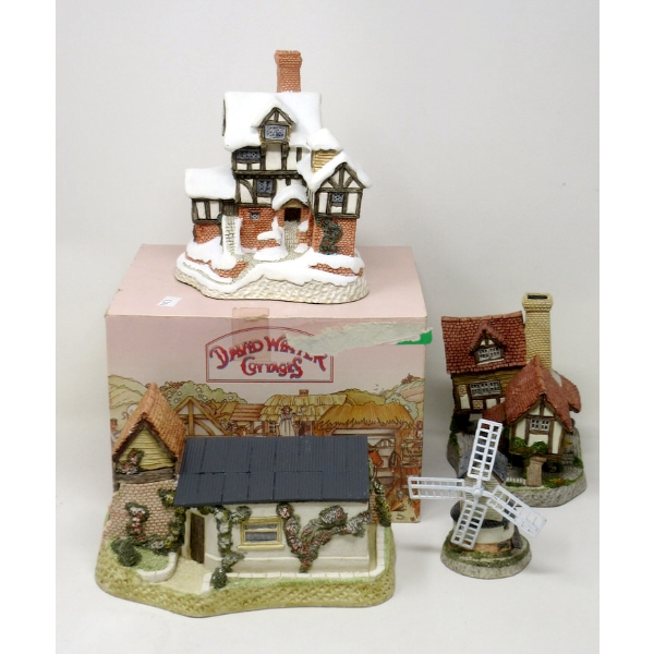 4 David Winter Cottages and Buildings Collectibles 