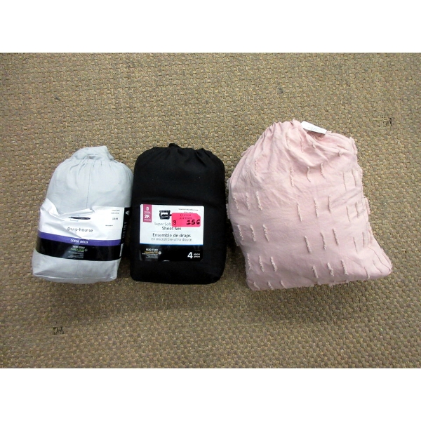 3 Piece Lot of Assorted Bed Linens