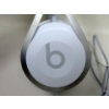 Image 2 : White Beats Over-the-Ear Headphones - No Box
