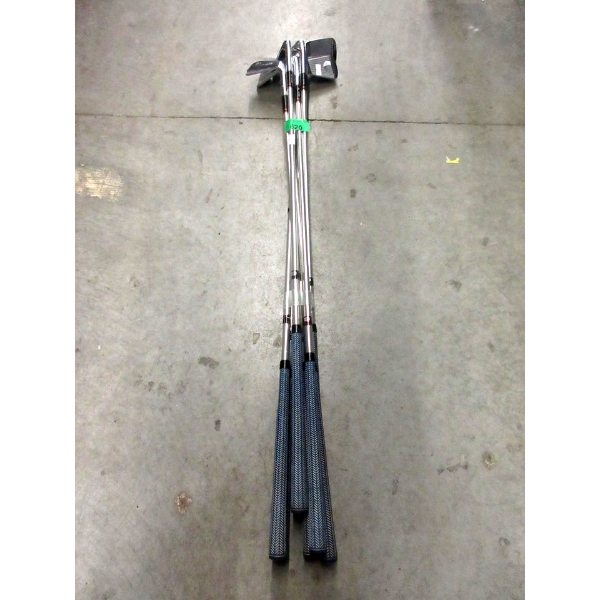 Bundle of 8 Assorted Golfcraft Golf Clubs