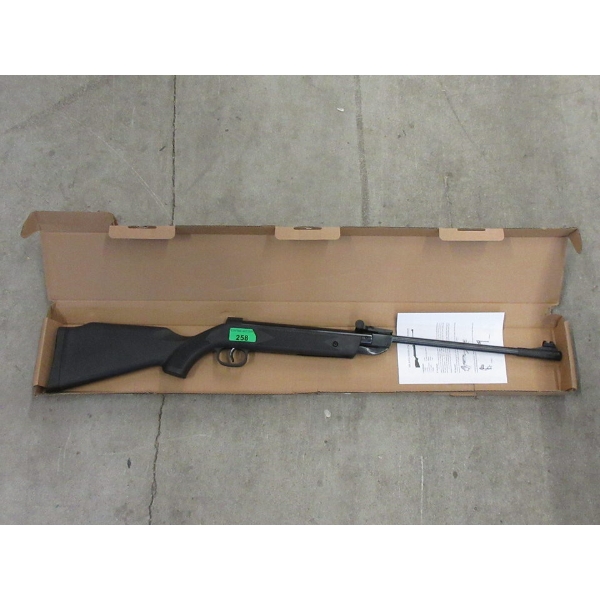New Break Barrell Pellet Rifle in Box
