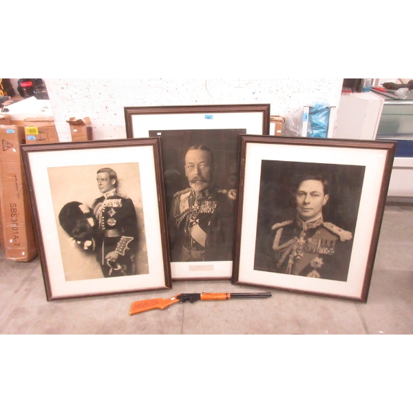 3 Huge Pictures of British Monarchs & 1 Red Ryder Gun