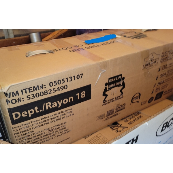 Skid Assorted Christmas Items - Customer Returns 