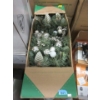 Image 1 : LED Illuminated Christmas Garland - 2.7 m / 9'