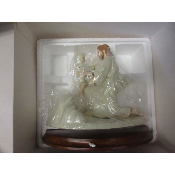 Lenox Jesus Statue, Geppeddo Doll & Basket Wreath