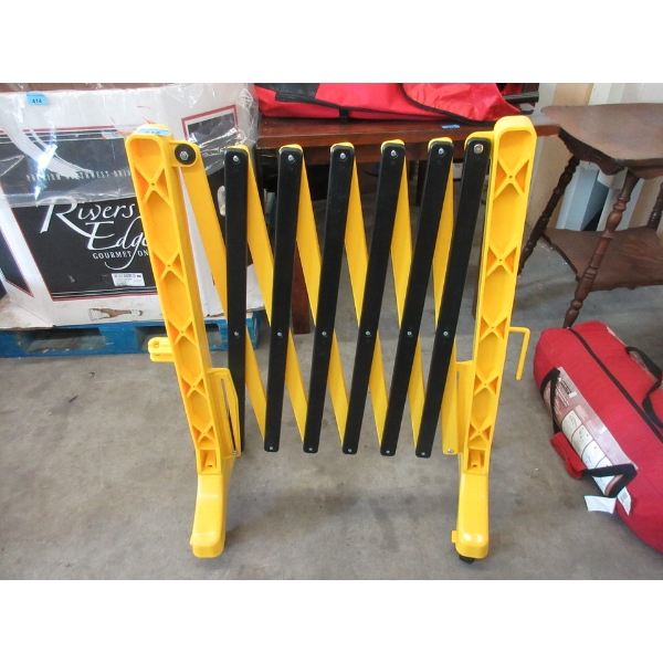 38" Tall Scissor Gate That Expands to 10'