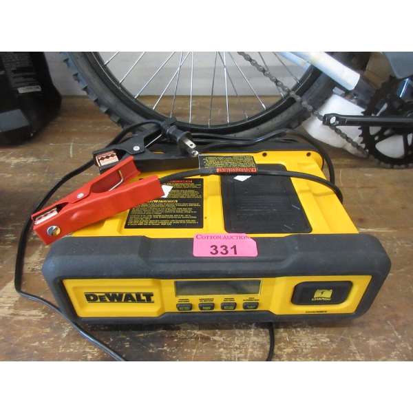 DeWalt DXAEC100CA Battery Charger - Preowned 