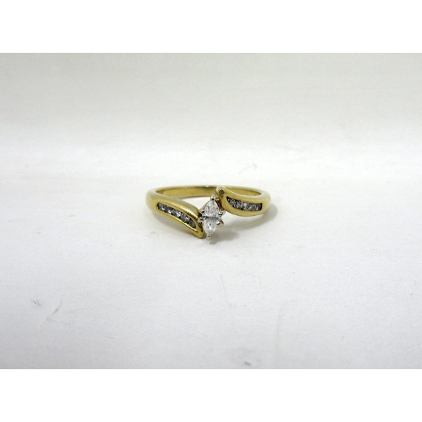 Estate 14KT Yellow Gold Ladies Diamond Ring