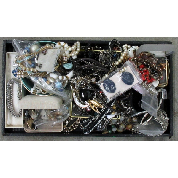 Tray of Assorted Vintage Jewelry - Preowned