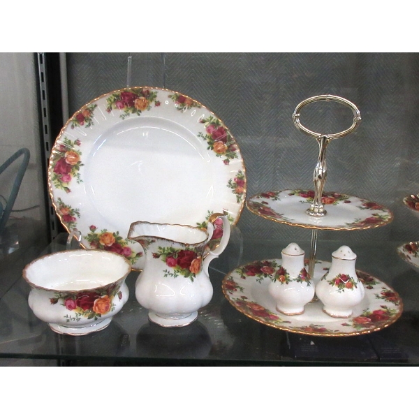 6 Royal Albert "Old Country Roses" Serve Ware