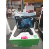 Image 1 : 1 Xbox Wireless & 1 Xbox Wired Controller