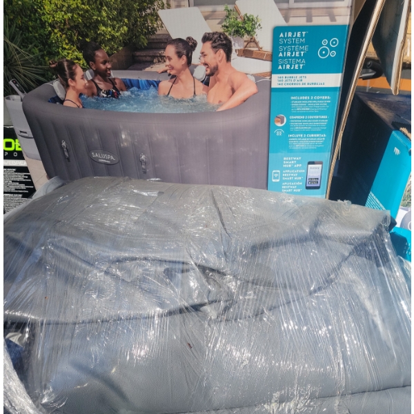 Saluspa Customer Return Inflatable Hot Tub