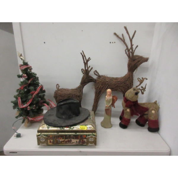 7 Christmas Themed Household Decor - Preowned