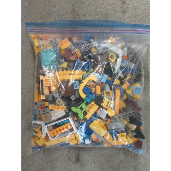 830 Gram Bag of Assorted Lego Pieces