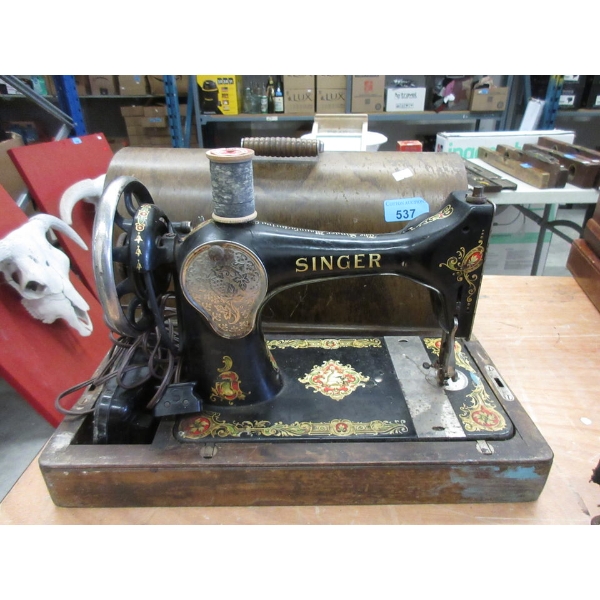 Vintage Singer Portable Sewing Machine in Case