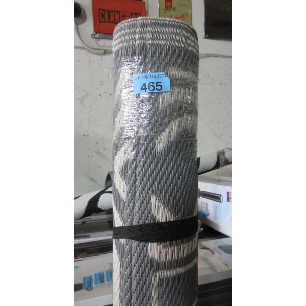 6' x 8' Grey/White Woven Patio Mat