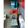 Image 1 : 4 Piece Lot of Assorted Headphones & Speaker