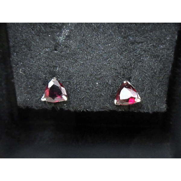 New 10 KT White Gold Garnet Stud Earrings 