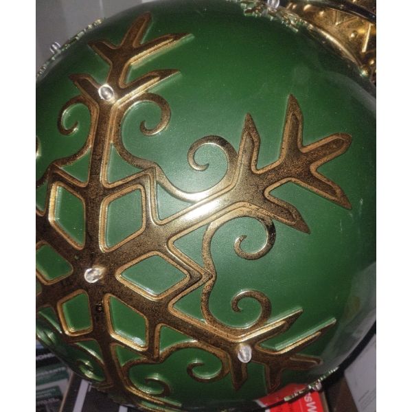 Customer Return Christmas Ornament 