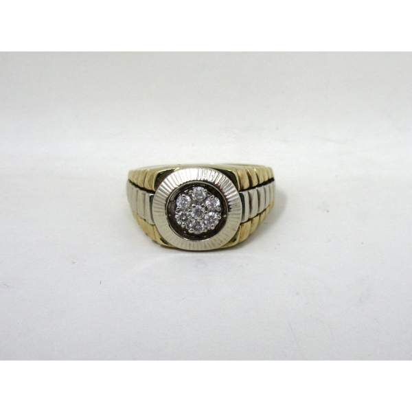 10 KT Yellow & White Gold 7 Diamond Ring - Size 7