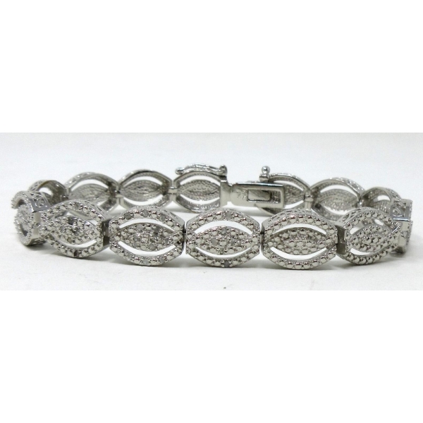 Diamond Studded Scallop Design Tennis Bracelet 