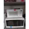 Image 1 : 2 Hamilton Beach Countertop Microwaves 