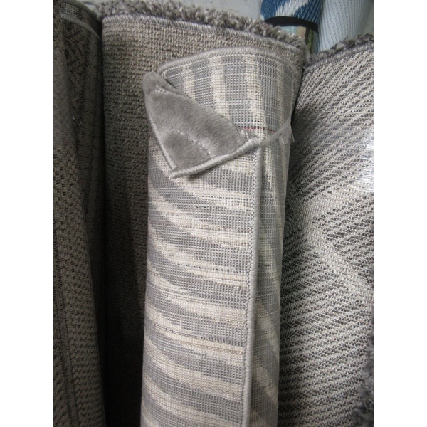 5' x 7' Grey Plush Patterned Area Carpet