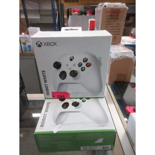 2 Xbox Series XS Wireless Controllers - Robot White