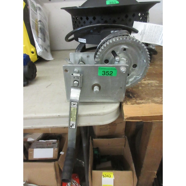 Dutton-Lainson 3200 LB Winch (1452 kg)