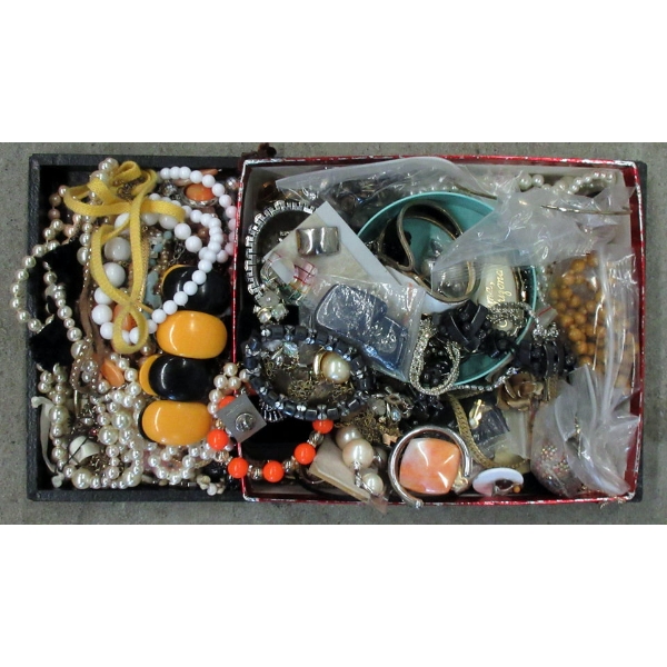 Tray of Assorted Vintage Jewelry - Preowned