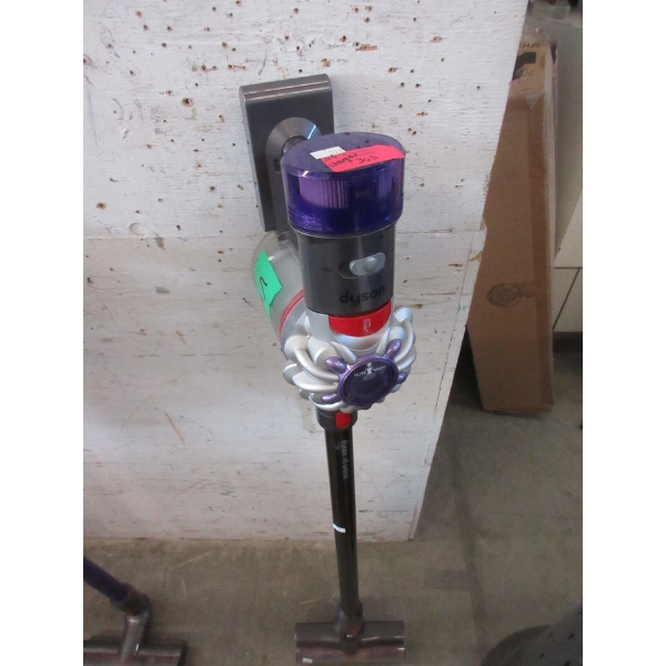 Dyson V8 Cordless Animal Vac - No Charger