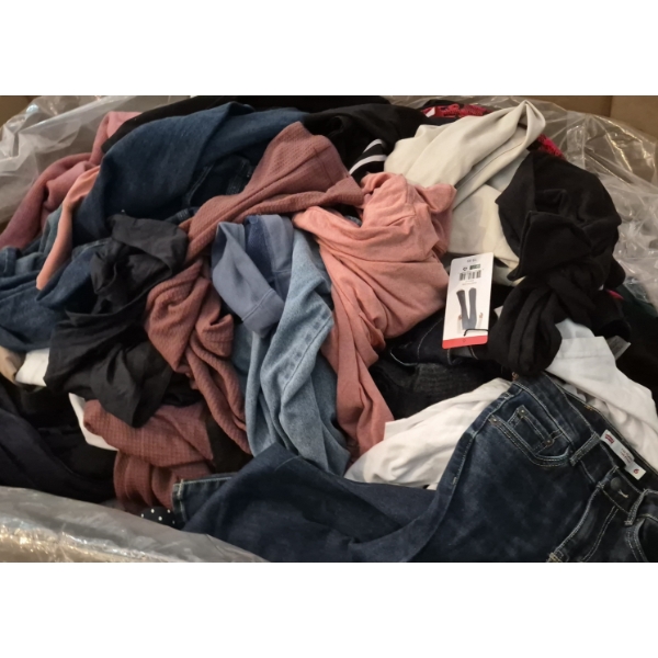 Pallet of Assorted Customer Return Clothing 