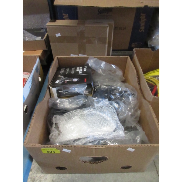 Box of Assorted Vehicle Accessories 