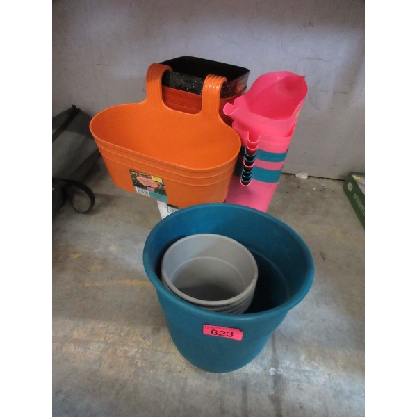 Lot of 16 Small Plant Pots & 10 Plastic Watering Cans