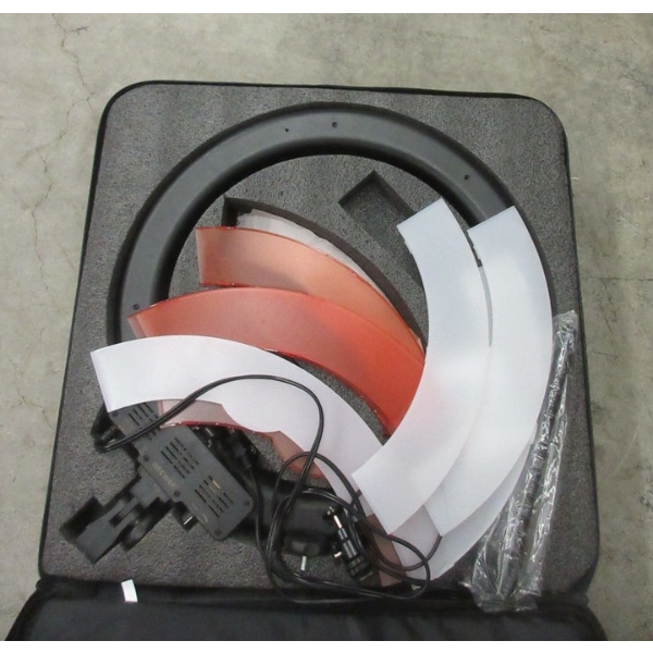 Neewer Ring Light Kit in Case - Preowned