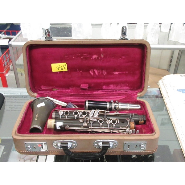 Vintage Castle Clarinet in Case - Rico Royal Mouthpiece