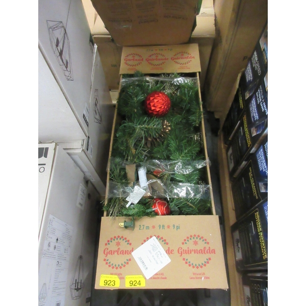 LED Illuminated Christmas Garland - 2.7 m / 9'