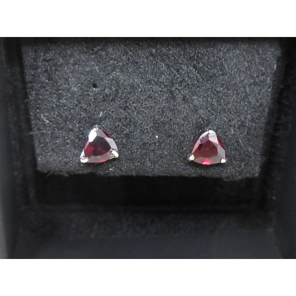 New 10 KT White Gold Garnet Stud Earrings 