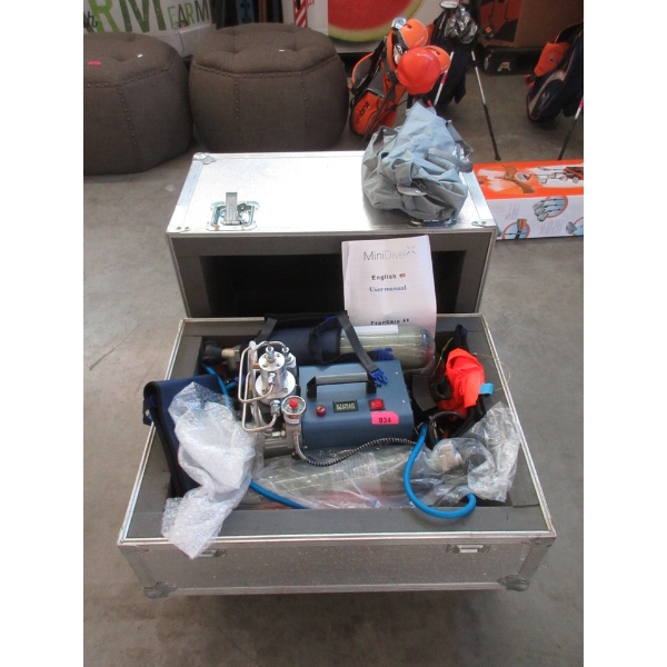 MiniDive Compressor and Tank Set in Cargo Case
