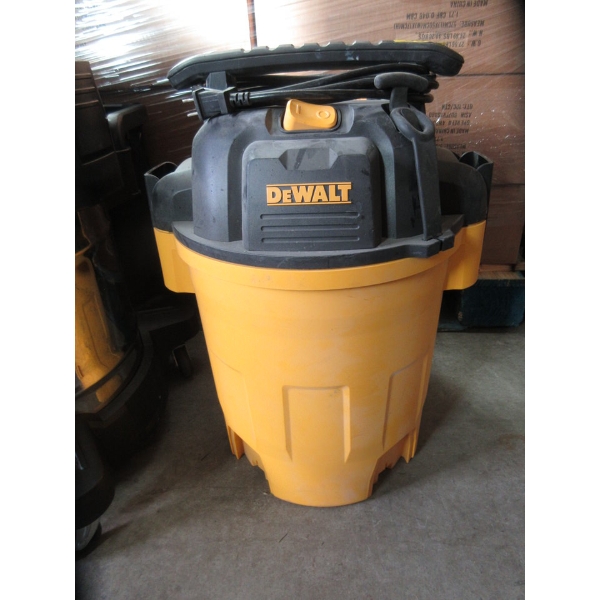DeWalt 22.7L/6 Gal Shop Vac with Hose - No Box