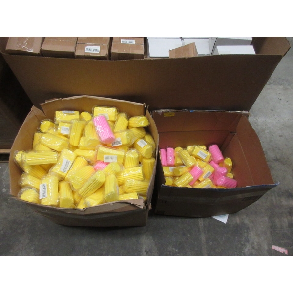 2 Boxes of New Damp Dust Grooved Sponges 