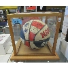 Image 1 : Harlem Globetrotters Comic & Autographed Ball