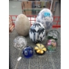 Image 1 : 8 Collectible Eggs and Art Glass Paperweights