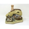 Image 4 : 5 David Winter Cottages and Buildings Collectibles