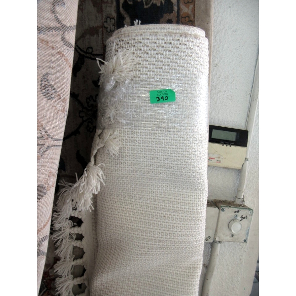 6' x 8' White Low Pile Area Carpet w/Tasseled Edge