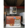 Image 1 : Mainstays Single Waffle Maker & Beautiful Toaster
