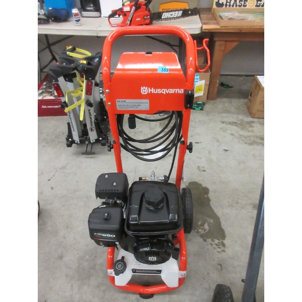 Husqvarna PW 3200 Gas Pressure Washer 
