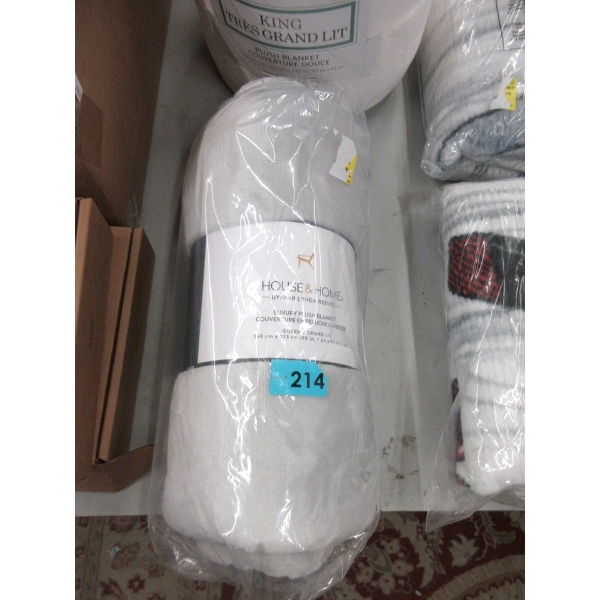 New Queen Size House & Home Grey Plush Blanket