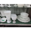 Image 3 : 16 Piece Lot of Milk Glass Collectibles